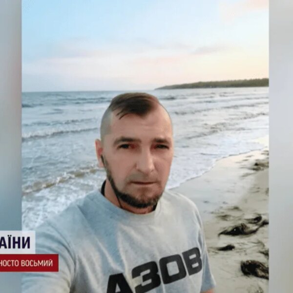Медики в Росії відмовилися лікувати захопленого бійця “Азову”, він повільно гине: “Пальці чорні, рука крижана”