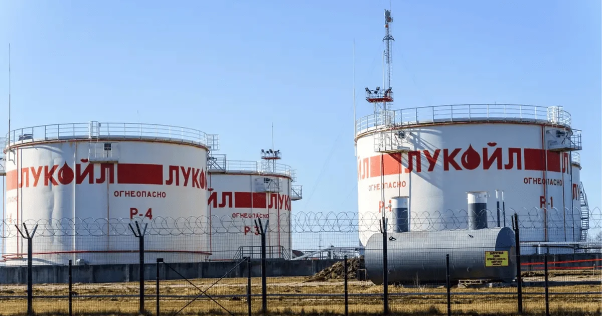 Російський нафтопереробний завод (ілюстративне фото) Російський нафтопереробний завод (ілюстративне фото)