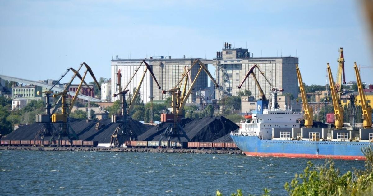 Порт у Миколаєві. Порт у Миколаєві.